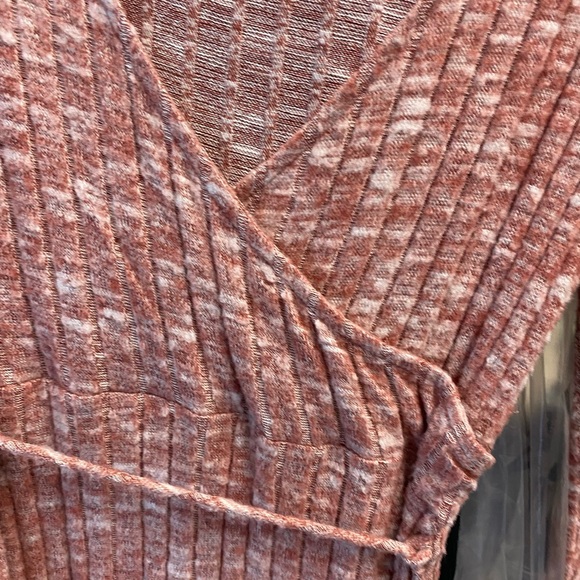 Ribbed dusty pink long sleeve midi dress with side slits. Excellent used cond - Picture 5 of 6